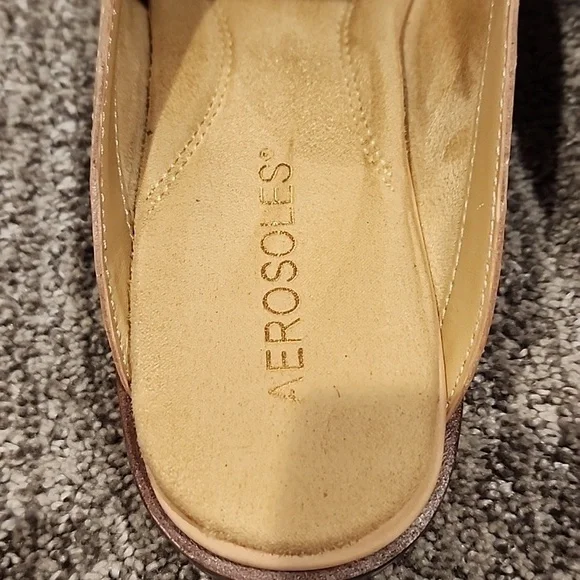 Aerisoles east wing tan leather upper slip ons size 8M balance man made - Picture 10 of 12